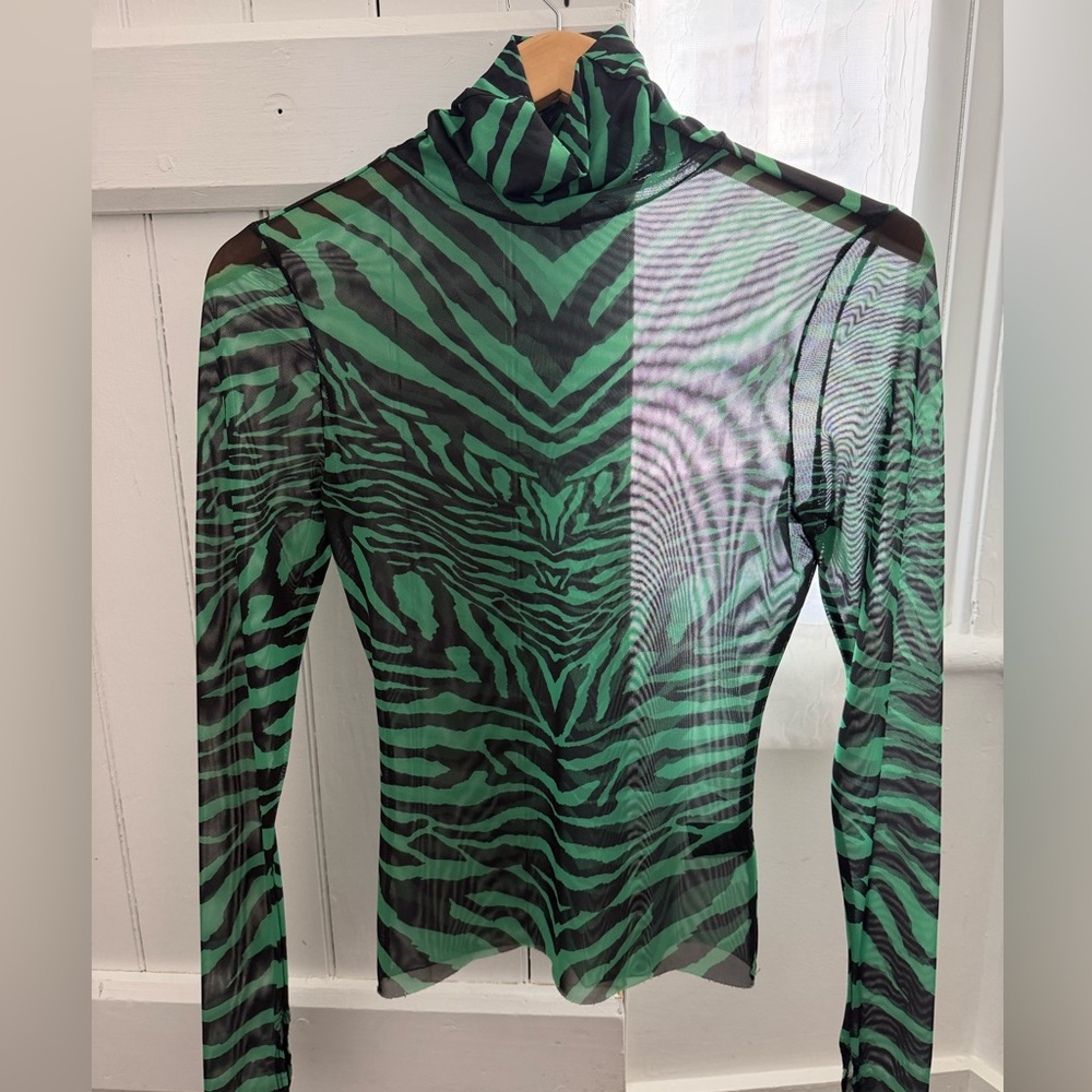 AFRM sheer mesh Zadie top - new

Black and green zebra print